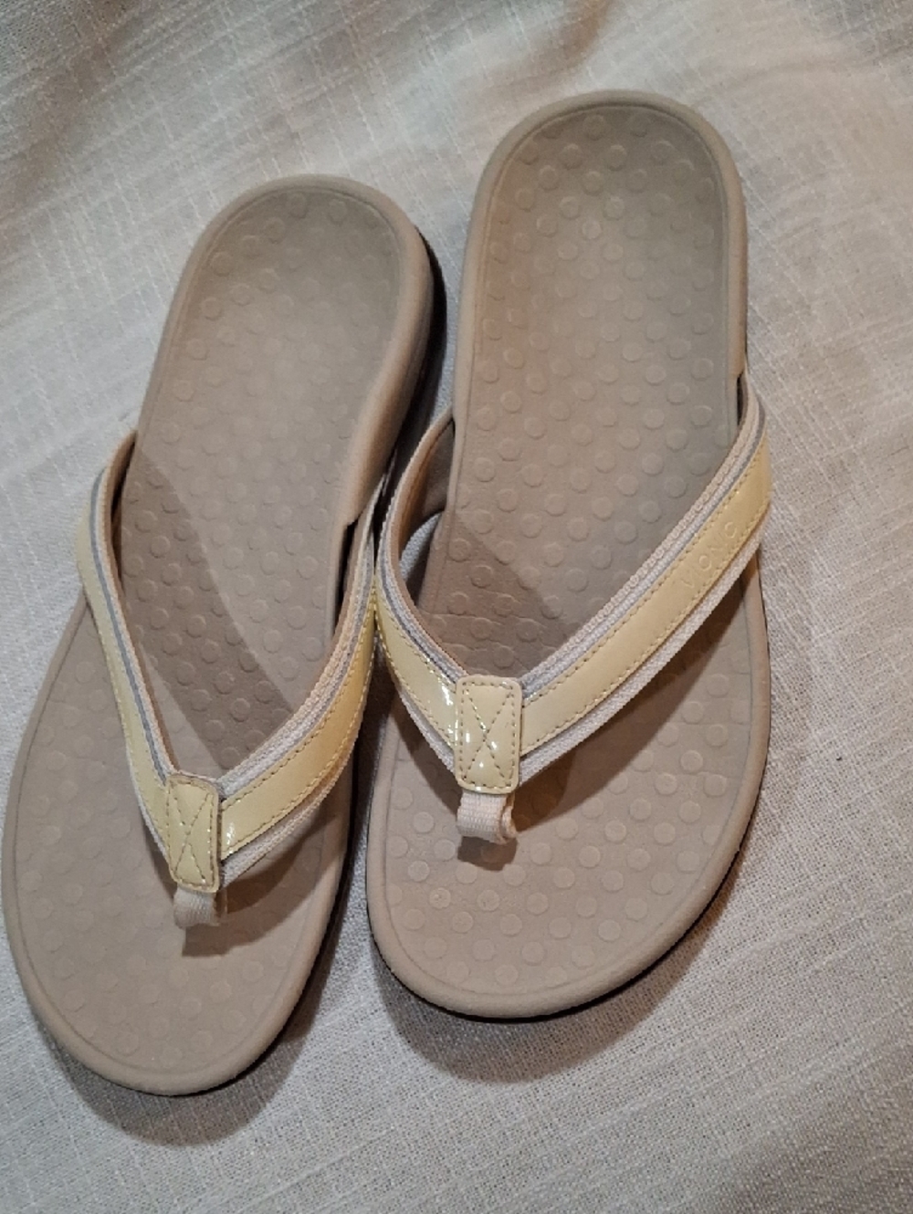 Vionic Beige Sandal Thong with Pale Yellow Straps Size 8 - Picture 10 of 10